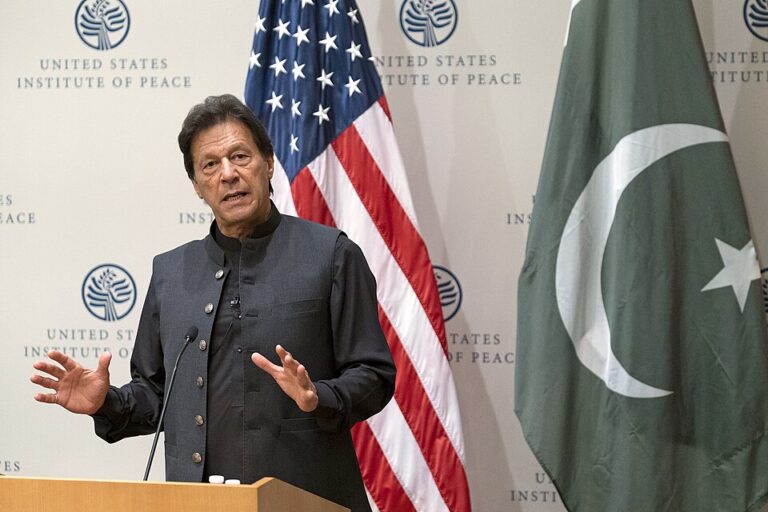 Imran Khan Health Update : અડધી રાતે હોસ્પિટલ લઈ જવાયા ઈમરાન ખાન, તપાસ બાદ ફરી જેલમાં મોકલાયા