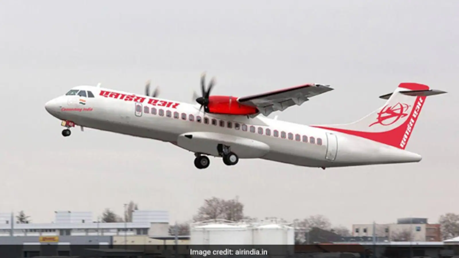 alliance-air-flight-emergency-landing-delhi-airport