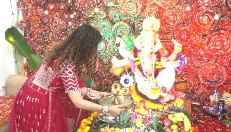 બોલિવુડ પણ રંગાયુ ગણેશોત્સવના રંગમાં